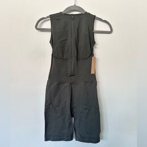 SKIMS CONTOUR NYLON size : S/M 
ZIP FRONT ONESIE limited edition: Gunmetal